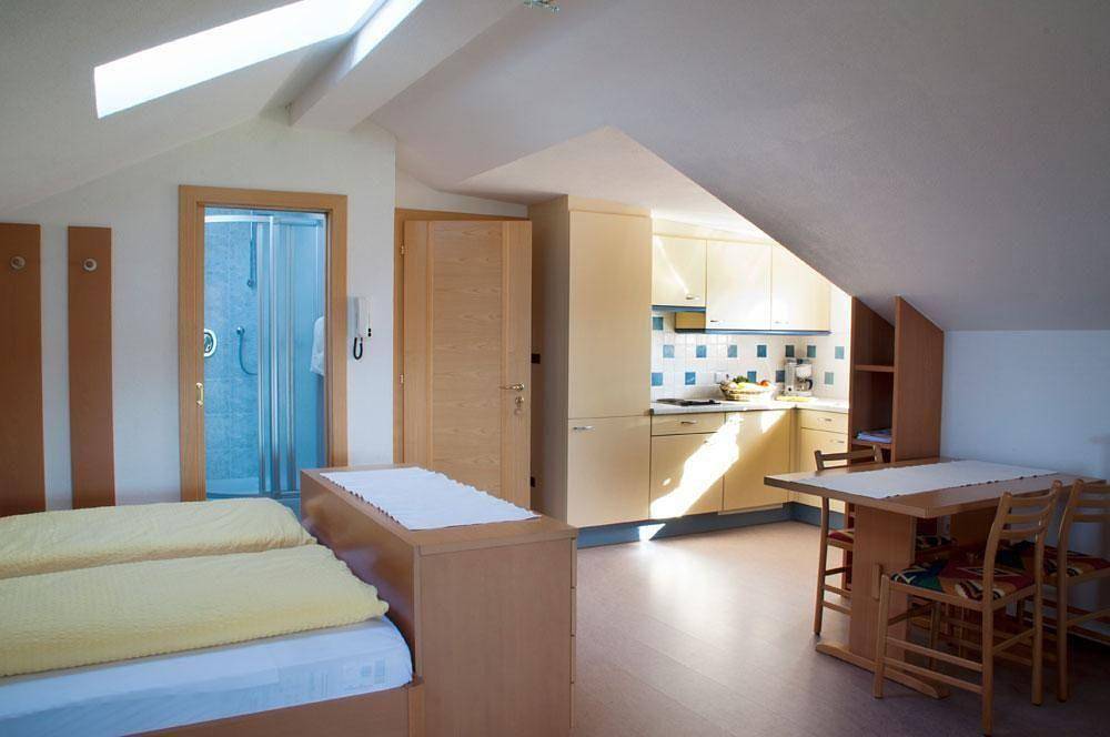 Ganze Ferienwohnung, Studio "Bozen" mit Blick auf das Wasser in Schlaneid, Mölten