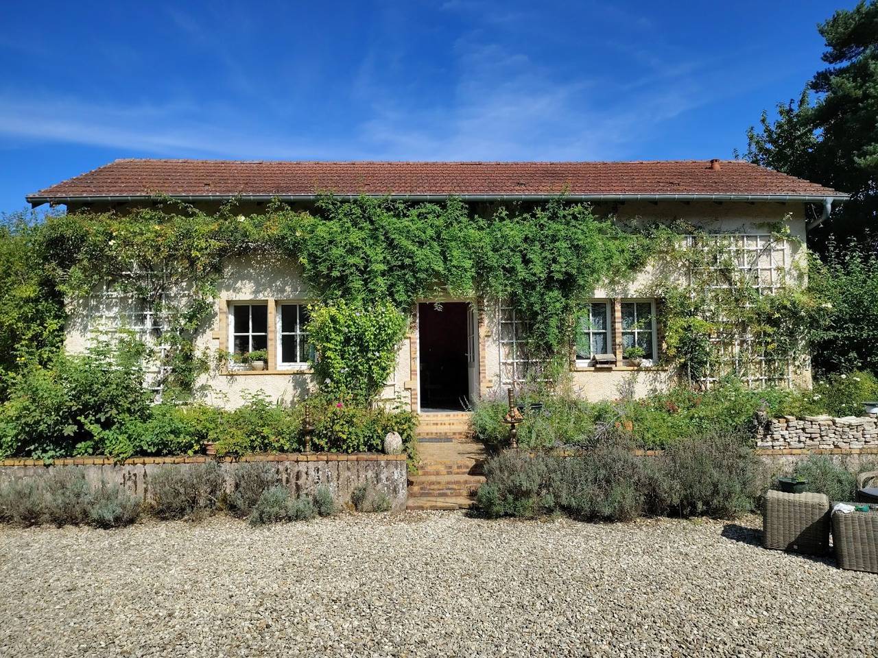 Gîte La Cour Cachée in Saulx-lès-Champlon, Verdun