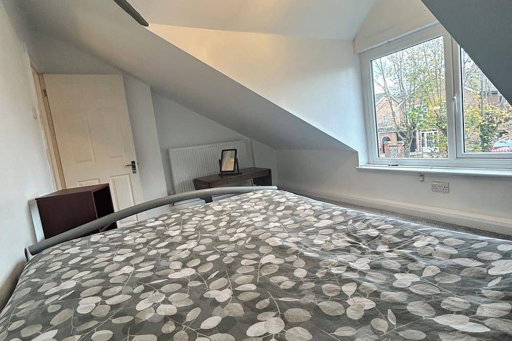 3 Bedroom Lovely Calm Independent Family Home in Bexley, Londres