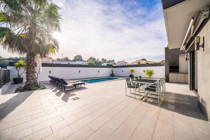 Casa rural para 9 personas, con Balcón además de Terraza y Jardín en La Escala - 2