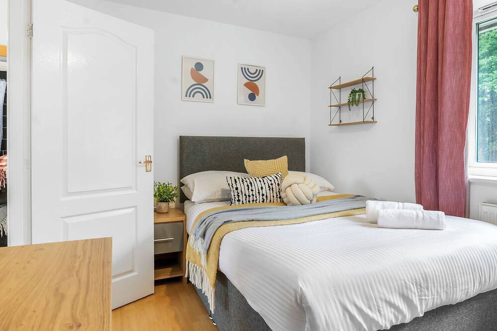 Cozy Haydock Home With Easy Transport Links in St Helens and Wi-Fi in St Helens, Nordwestengland