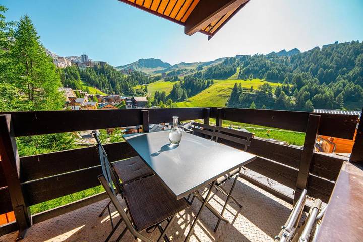 Appartement de vacances pour 5 personnes, avec vue et piscine ainsi que sauna et terrasse
