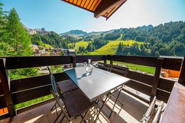 Gîte pour 5 personnes, avec vue et sauna ainsi que piscine et terrasse dans Plagne 1800