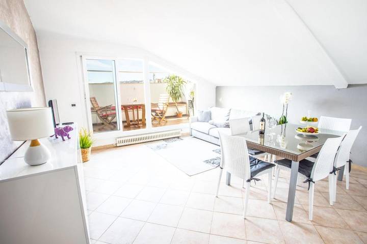 Loft per 4 persone, con Balcone e Terrazza nonché Panorama a Sanremo