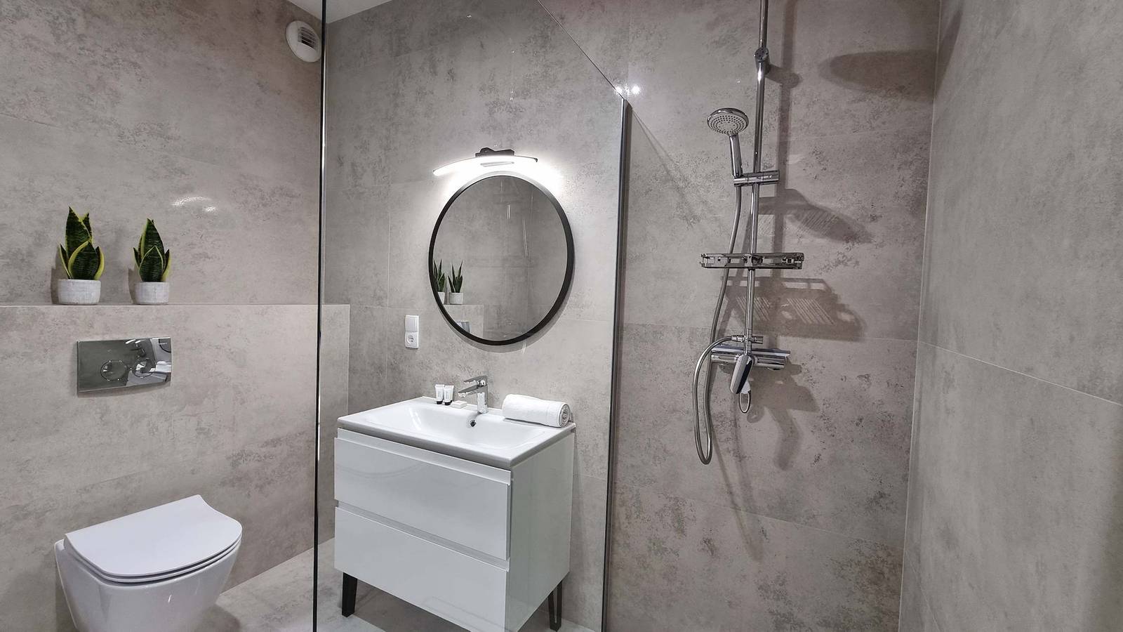 Entire apartment, Aleje Wolno ci 13 Modern Studio Balcony in Nowy Sącz, Carpathians (Poland)