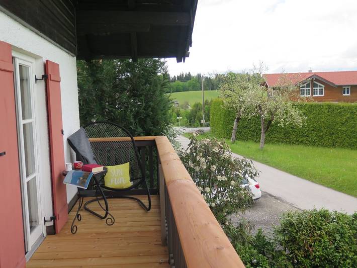 Ganze Ferienwohnung, Ferienwohnung Riesenblick - Fewo 65m², 1 Schlafzimmer, Wohnzimmer, Küche, großer Balkon, Bergblick, ruhige Lage, WLAN, Sat TV in Frasdorf, Chiemsee