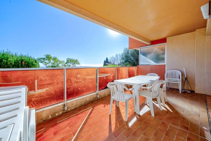 Appart’hôtel pour 4 personnes, avec Balcon et Terrasse ainsi que Jardin et Piscine
