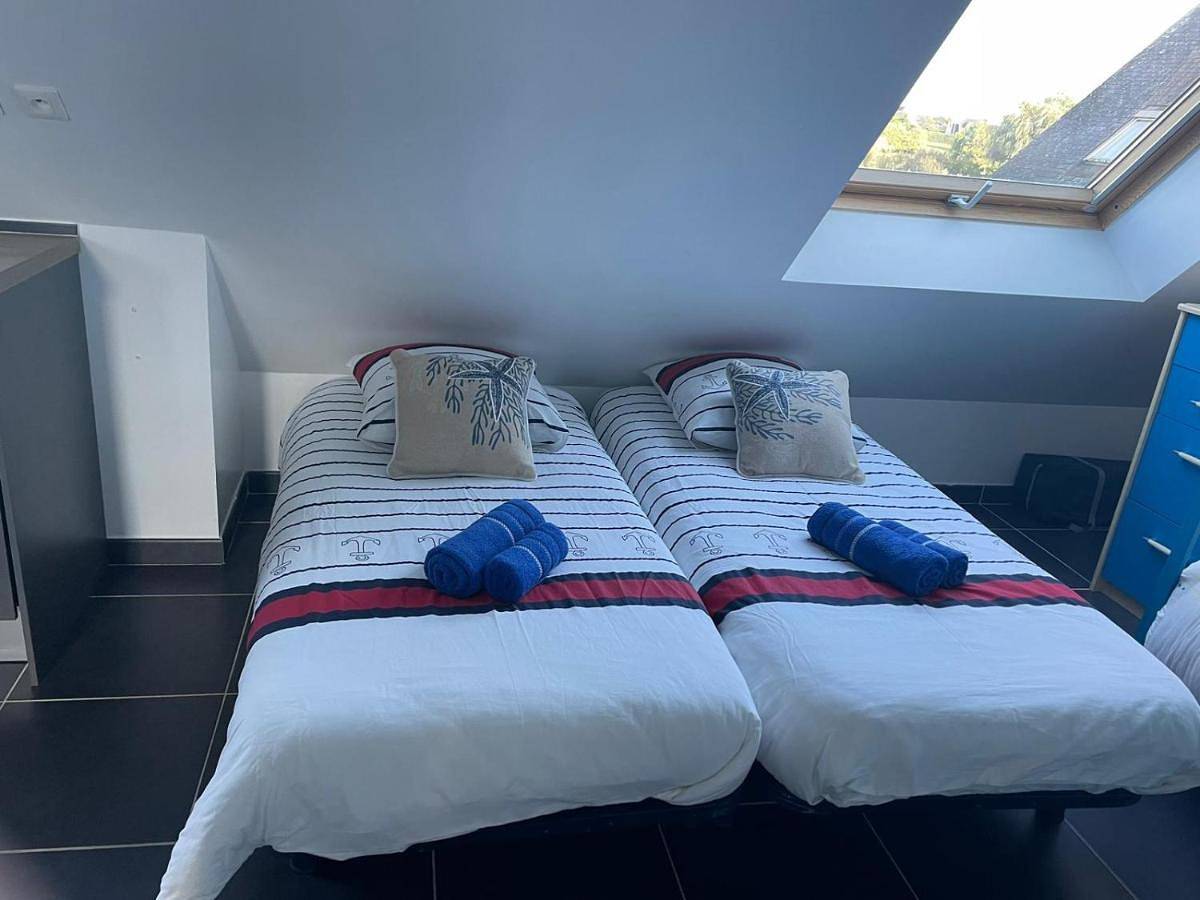 Comfort Triple Room in Étel, Côte des Mégalithes