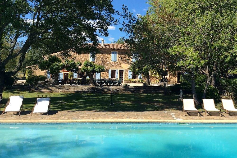 Ferme provençale ou maison de famille du 18ème siècle in Pourrières, Région de Brignoles