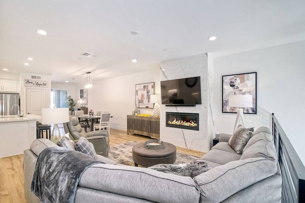 Luxury & Comfort In the Village. Walk everywhere!! in Carlsbad, San Diego County