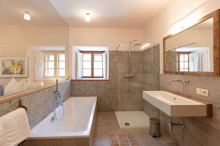 Ganze Wohnung, Romantische Ferienwohnung auf einem historischen Anstitz in Platzers, Tisens
