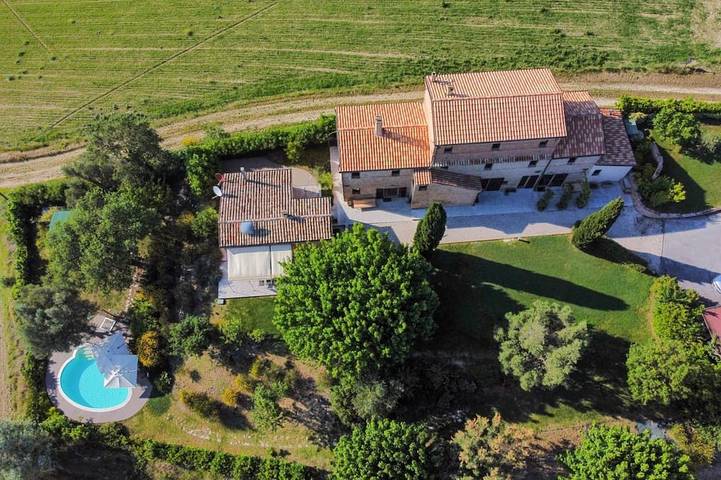 Ferienhaus für 8 Personen, mit Garten und Sauna sowie Whirlpool und Pool, mit Haustier