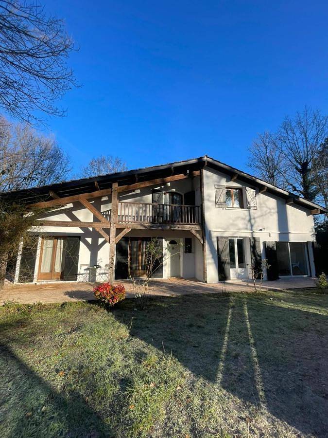 Location de vacances pour 8 personnes, avec balcon et piscine à Martignas-sur-Jalle - 2