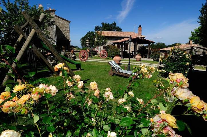 Agriturismo per 3 persone, con giardino e panorama in Semproniano