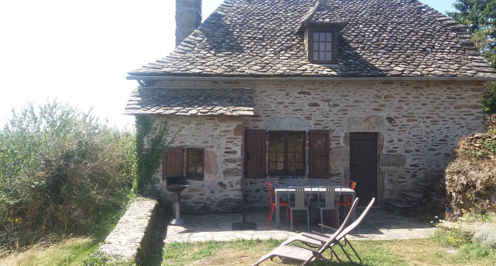 Gîte "L'Oustal de Clémence", 5 personnes, avec piscine in Cassaniouze, Région d'Aurillac
