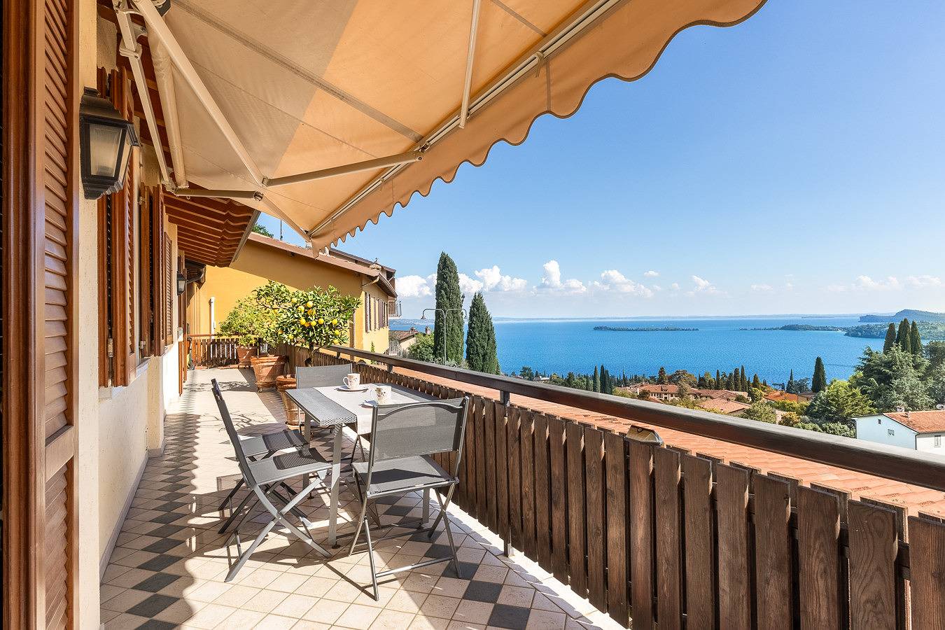Ganze Wohnung, Marietta Home with lake view in Gardone Riviera, Gardasee-Berge