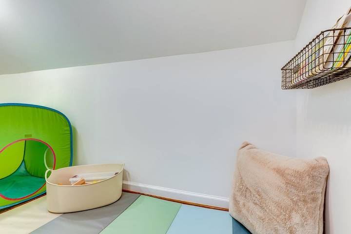 Vacation rental for 16 people, with yard and terrace in Winston-Salem