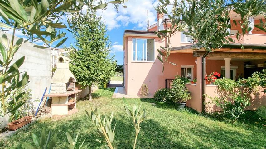Ferienwohnung für 3 Personen, mit Balkon und Garten
