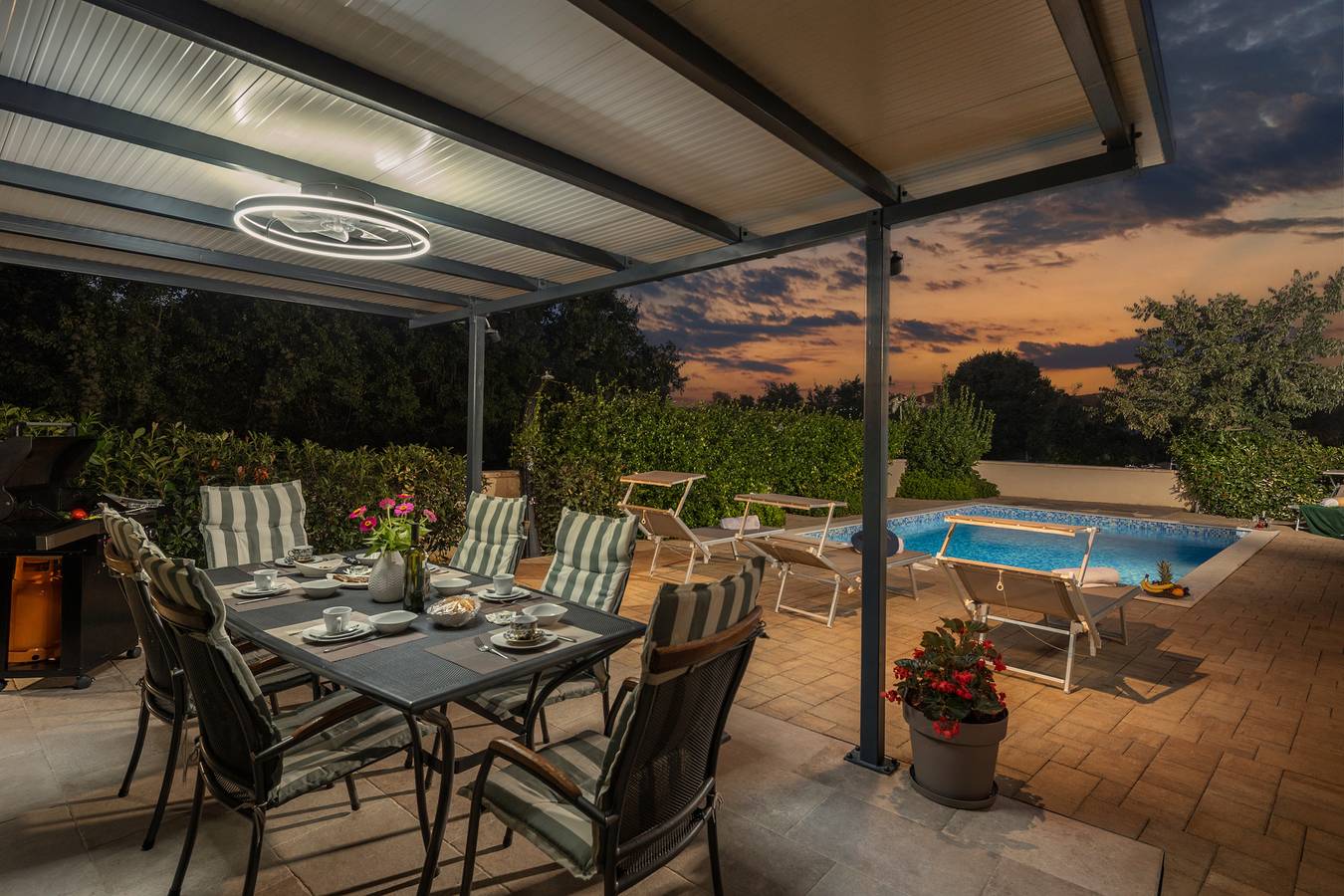 Villa Mare With Private Pool And Garden in Malinska-Dubašnica, Krk