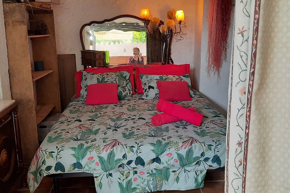 Apartamento entero, Patio Tipique Andalous, à 10 mnt de L'alhambra, Animaux de Compagnie Acceptés in Barrio de la Vega, Monachil