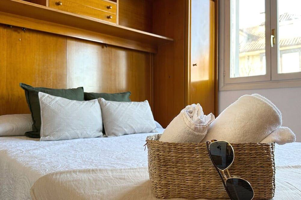 Entire apartment, Charming Tourist Apartment in Somo with Large Terrace! in Somo, Ribamontán al Mar