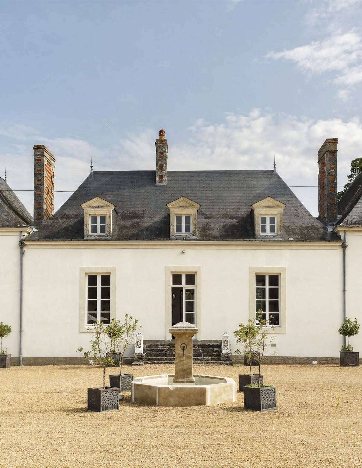 Château pour 15 personnes avec piscine in Saint-Jean-du-Bois, Sarthe