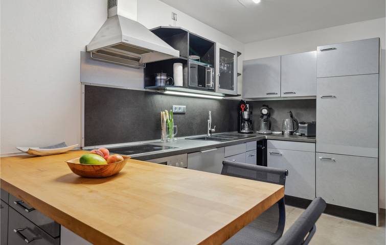 Ganze Ferienwohnung, Gemütliche Wohnung mit Terrasse, Internet und Parkplatz bei Zadelsdorf in Bungalowdorf Zadelsdorf, Zeulenroda-Triebes