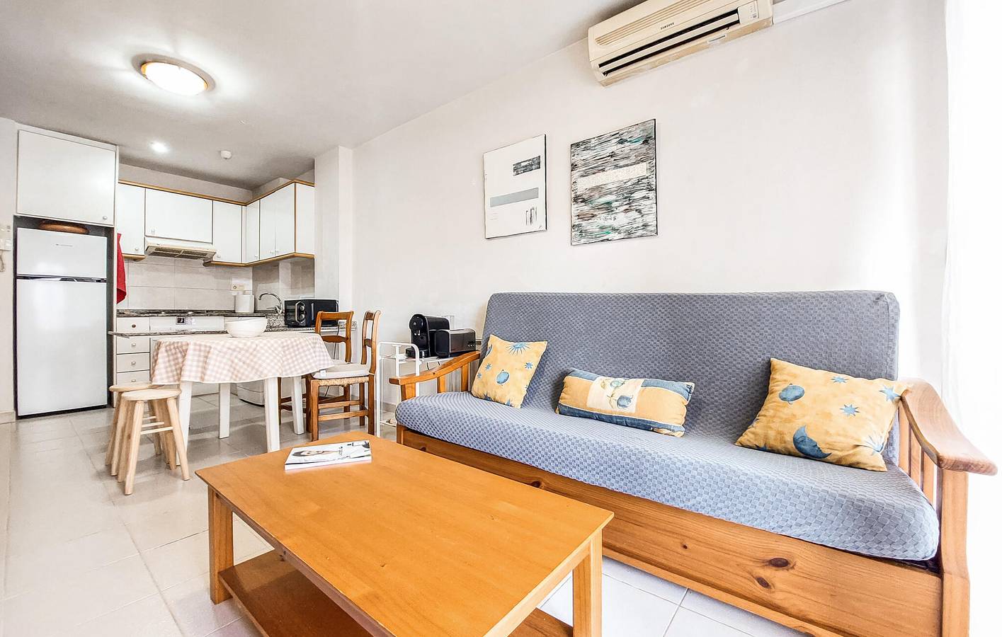 Apartamento vacacional entero, Apartamento en primera línea de playa con aire acondicionado, terraza y aparcamiento in Canet de Berenguer, Costa de Valencia