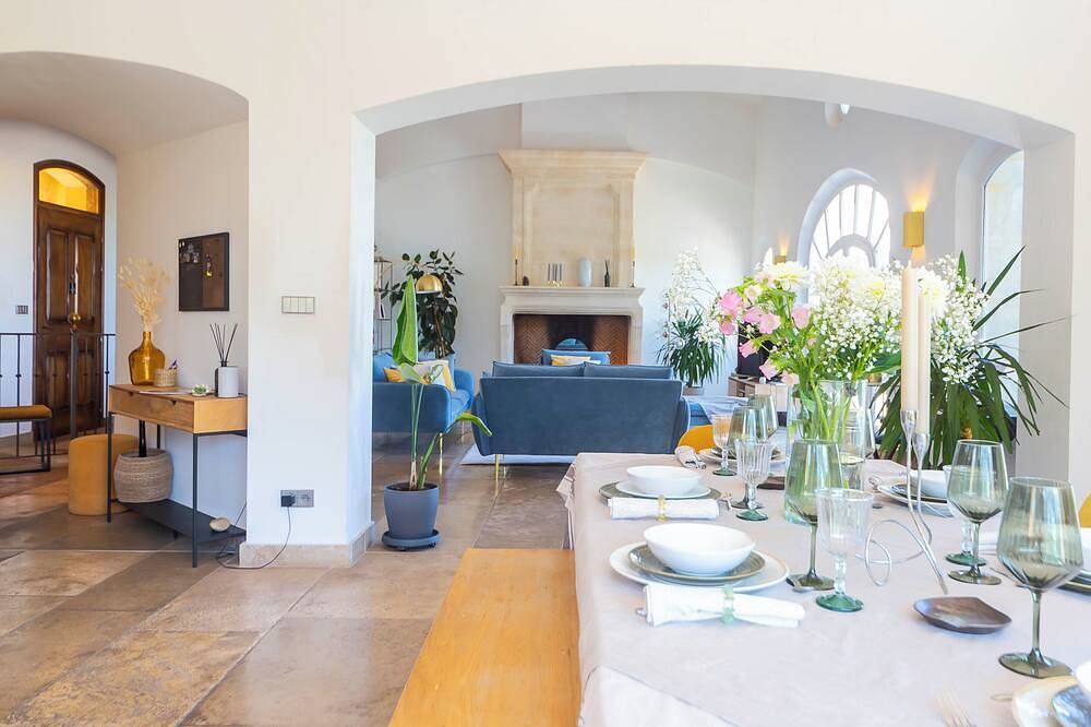 Panoramic 4-Br Villa near Aix w/Pool, Ac - for 10 people in Le Tholonet, Aix-en-Provence region