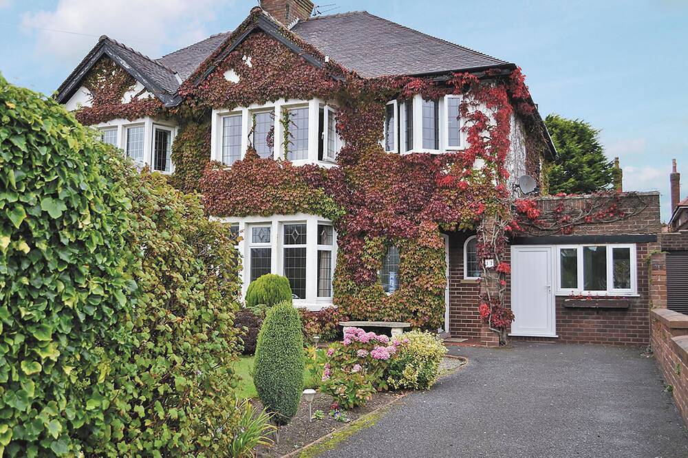 Holiday Home for 5 People in Lytham St Annes, Blackpool Pleasure Beach
