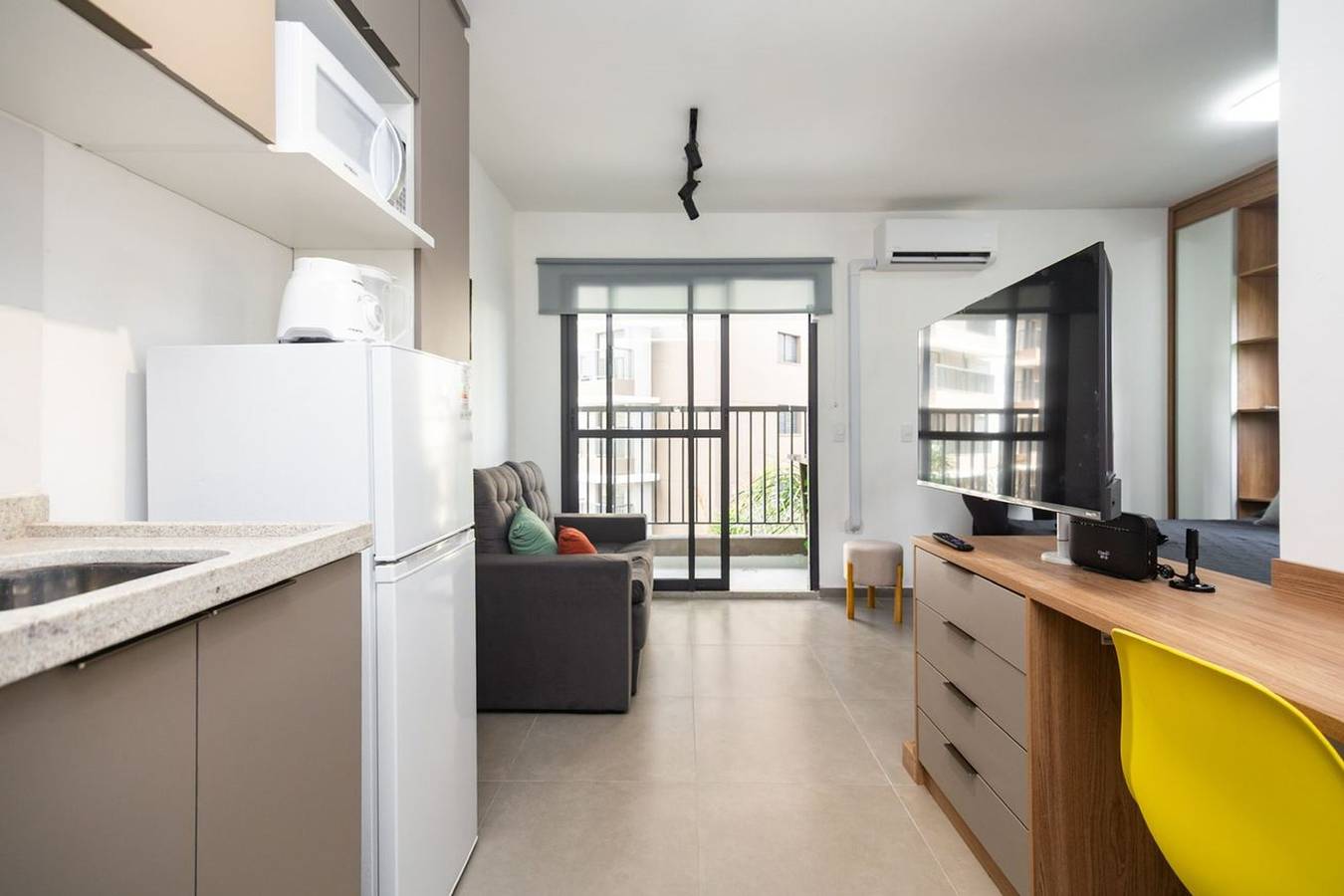 Ganzes Studio, Studio com Varanda ao Lado da Estação Pinheiros in Itaim Bibi, São Paulo