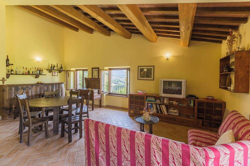 Villa Felice, private pool and  hills in Pergola, Valle del Metauro