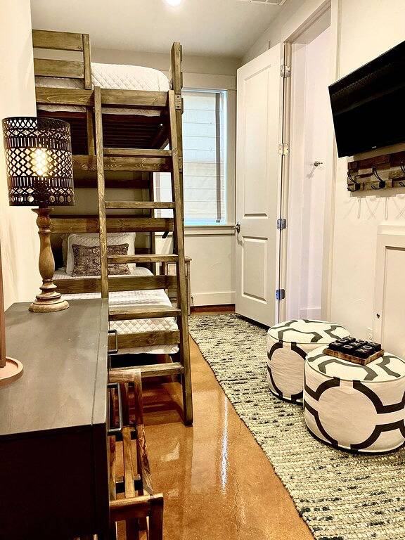 Gorgeous 2 bedroom Casita on the Guadalupe River walking distance from Gruene. in Gruene, New Braunfels