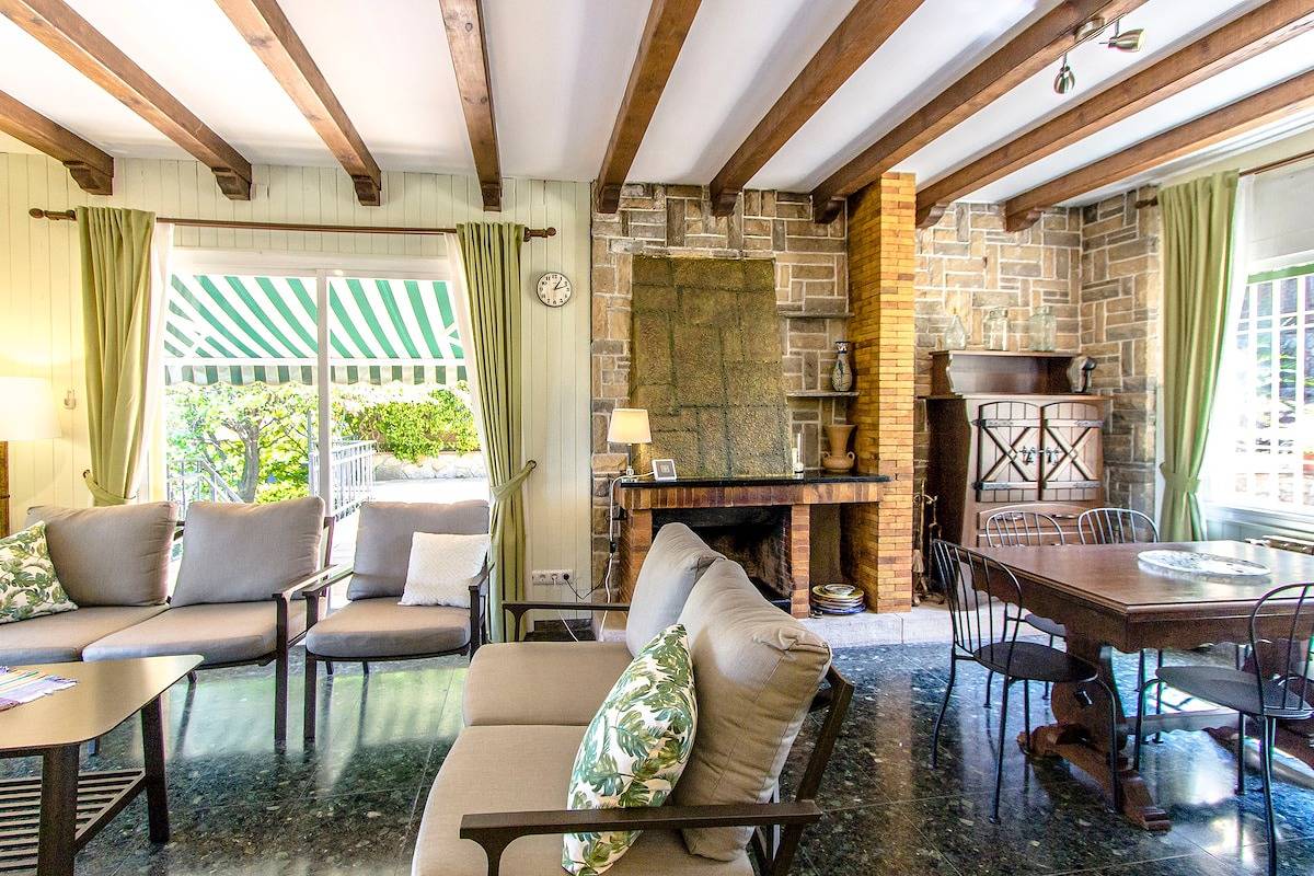 Elegant Mountain Villa just 30km to Barcelona in Corbera de Llobregat, Barcelone l'intérieur des terres