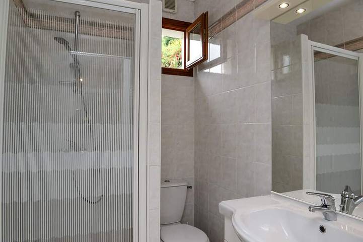 Gîte pour 4 personnes, avec balcon ainsi que piscine et jacuzzi à Estérençuby - 4