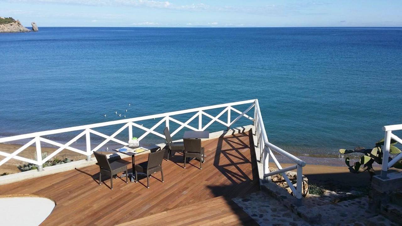 Double Room with Side Sea View in Isola del Giglio
