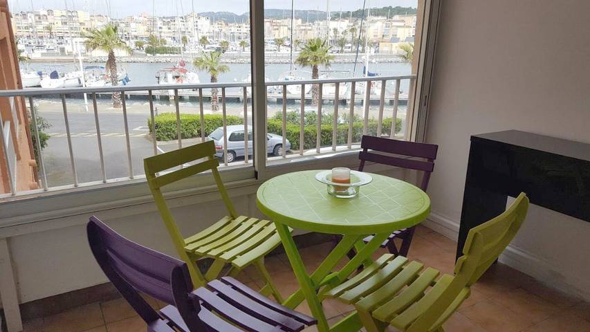 Ferienwohnung für 4 Personen, mit Terrasse und Ausblick in Gruissan