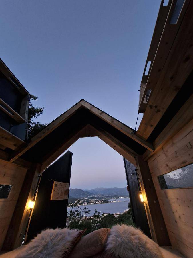 Tente pour 2 personnes, avec terrasse ainsi que jardin et vue en Corse-du-Sud - 4
