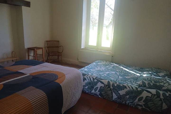 Farm cottage with animals, cheese and nature in Neuville-lès-Decize, Nièvre