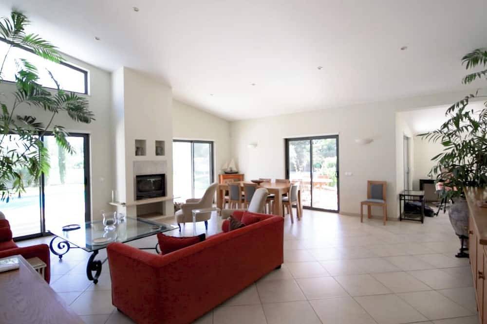Vivenda V4 - Ideal para famílias, com piscina e jardim privado em area sossegada in Albufeira, Distrito de Faro
