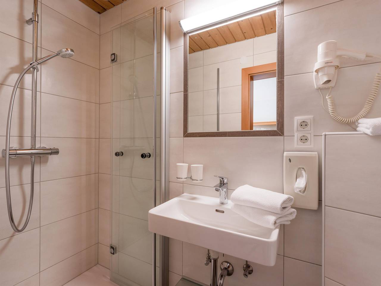 Tweepersoonskamer douche, Wc in Söll, Kaisergebirge