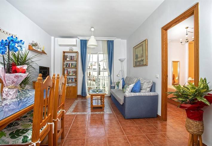 Apartamento entero, Apartamento 'El Rincón de Lola en Nerja' con Terraza y Wi-Fi in Nerja Centre, Nerja