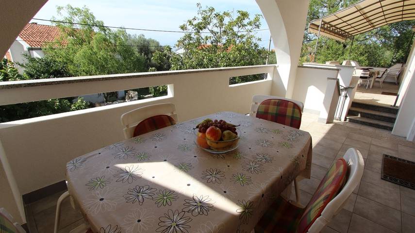 Ferienwohnung für 6 Personen, mit Pool und Balkon/Terrasse in Malinska - 3