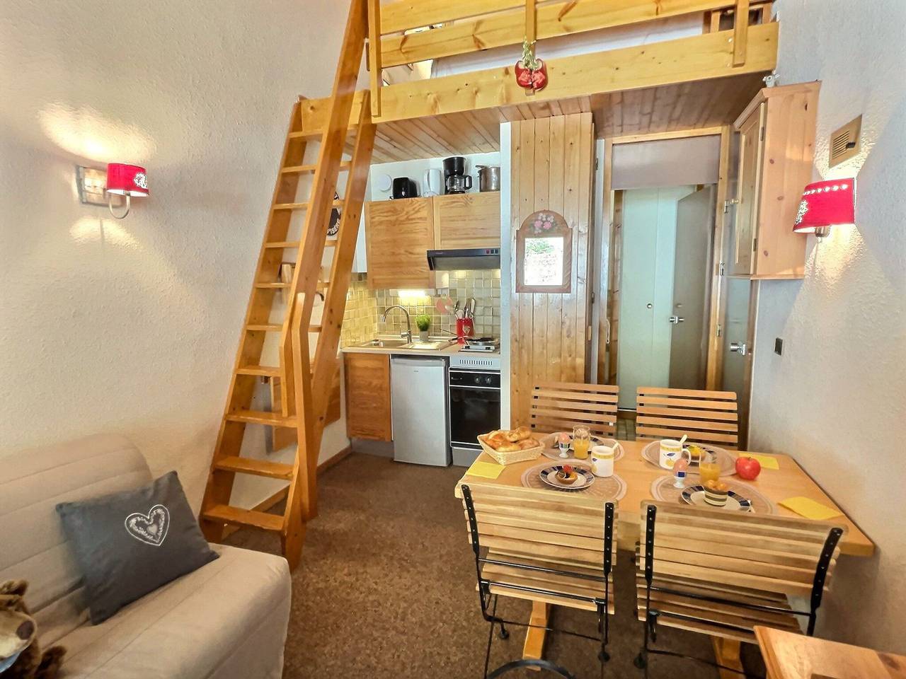 Gehele studio, Loft studio in Val d'Isère for 3 people with pets allowed & covered parking in Val-d'Isère, Vanoise Nationaal Park