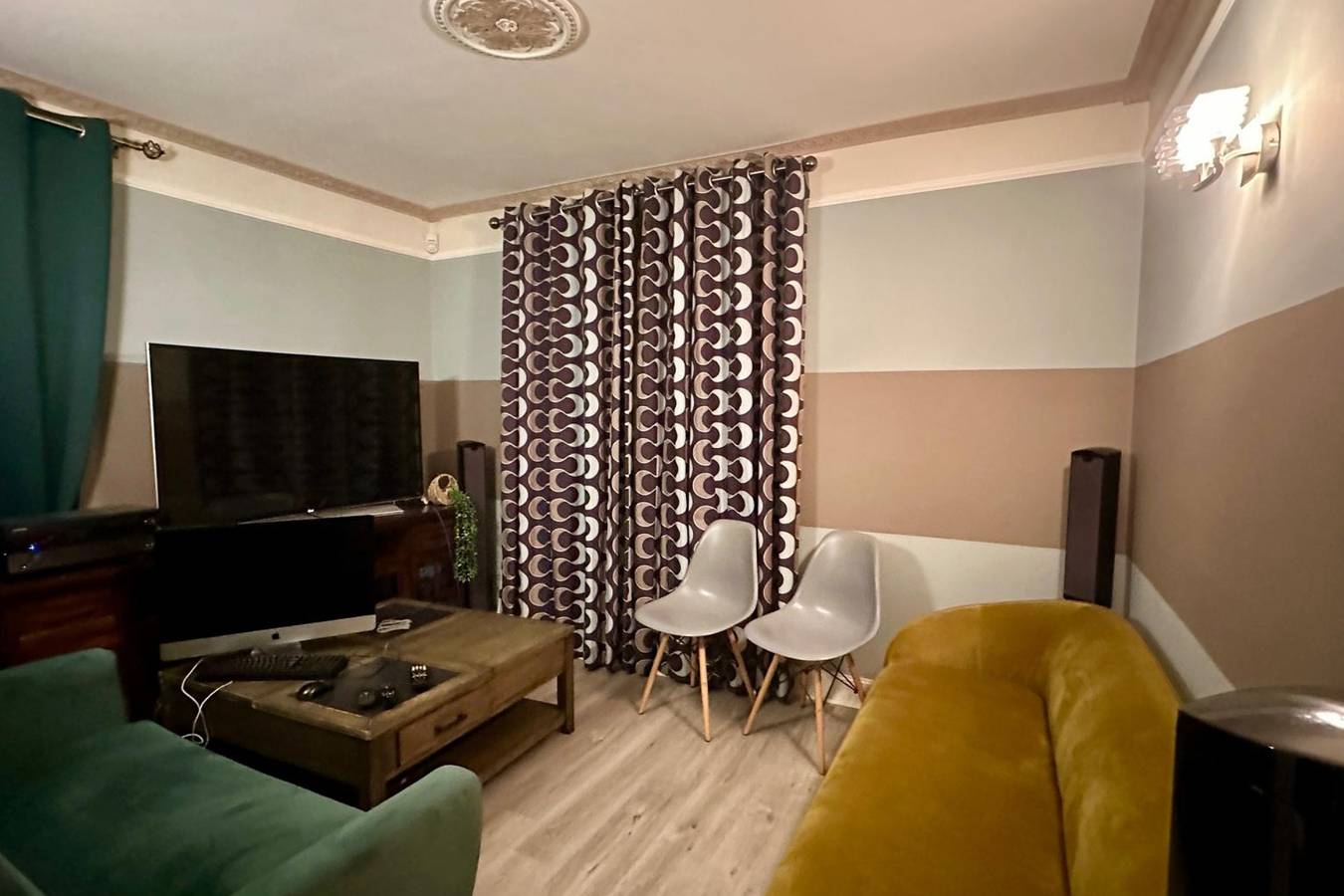 3 Bed Cottage Sleeps 2 with Parking, Garden & Wifi in Aberdeen, Aberdeenshire