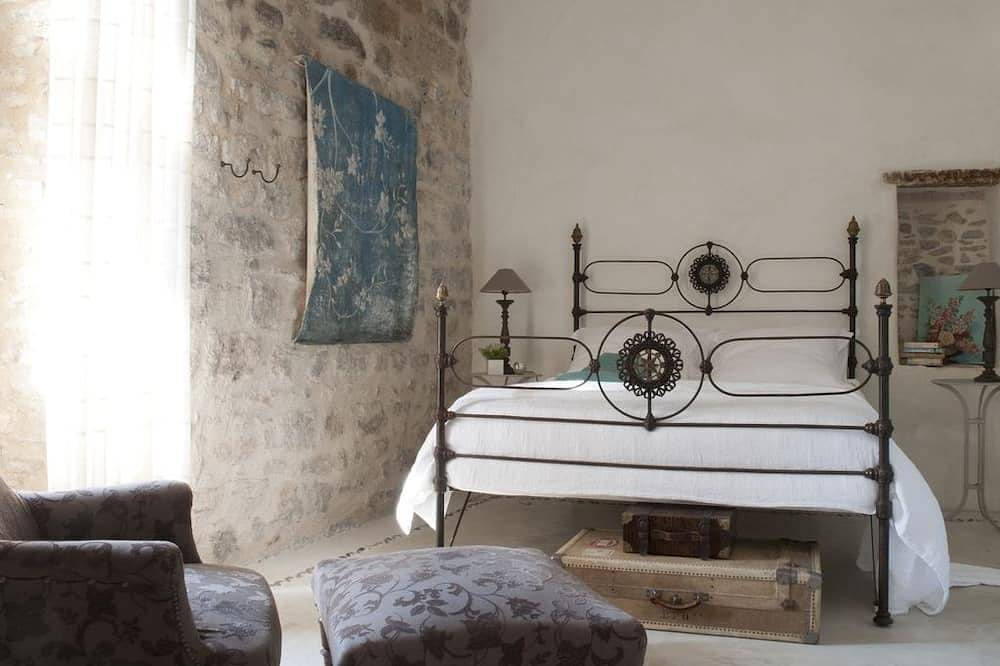 House La France -Terrace Apartment. Riverside home  overlooking the river Orbieu in Lagrasse, Regionaler Naturpark Corbières-Fenouillèdes