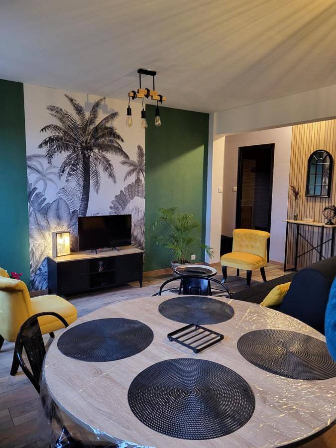 Appartement entier, Appartement rénové avec place de stationnement gratuit in Leffrinckoucke, Côte des dunes de Flandres