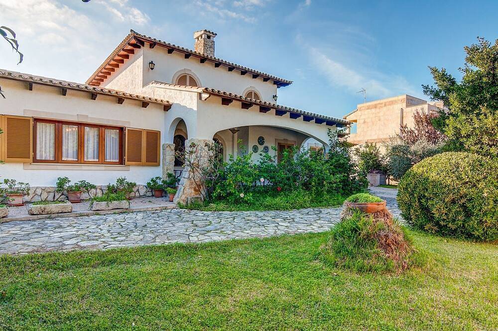 Quic - Bella Villa con Ampio Giardino a Platges de Muro in Playa de Muro, Muro