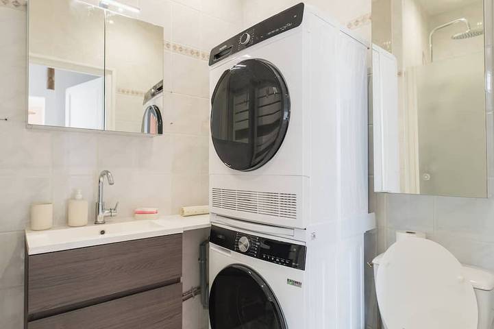 La Bonbonnière, maison de ville 10 personnes in Sanxay, Vienne (France)