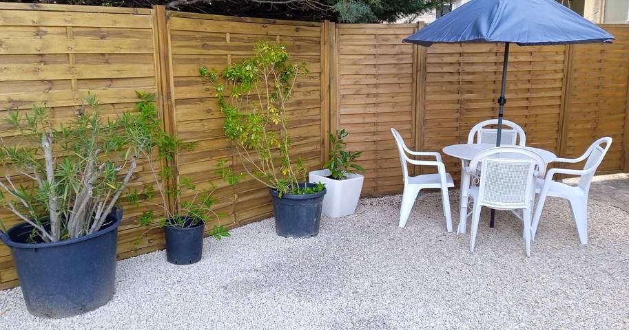 Location de vacances pour 2 personnes, avec jardin et balcon à Cadenet